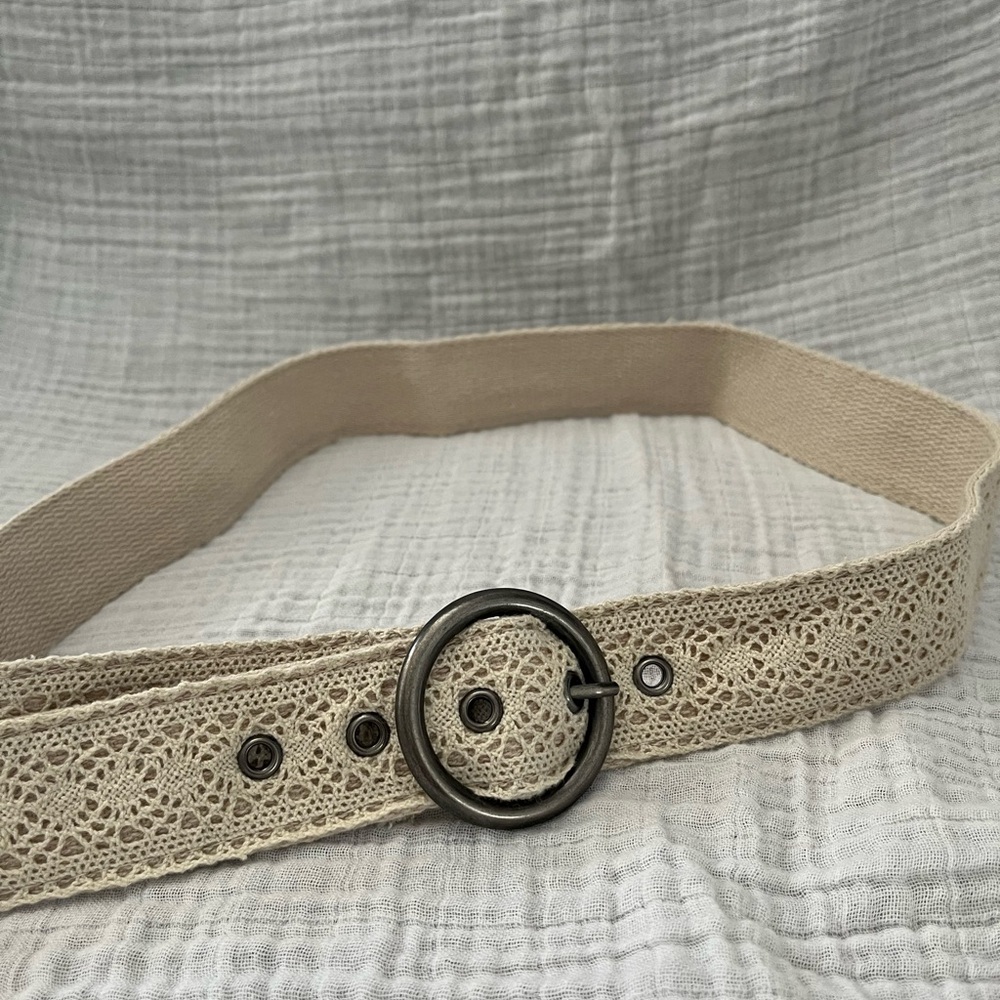 Women’s lace belt size small